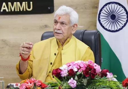 जम्मू-कश्मीर एलजी को दूरसंचार सेवाओं पर नियंत्रण, केंद्र ने दी अधिकारों के इस्तेमाल की मंजूरी जम्मू-कश्मीर एलजी को दूरसंचार सेवाओं पर नियंत्रण, केंद्र ने दी अधिकारों के इस्तेमाल की मंजूरी