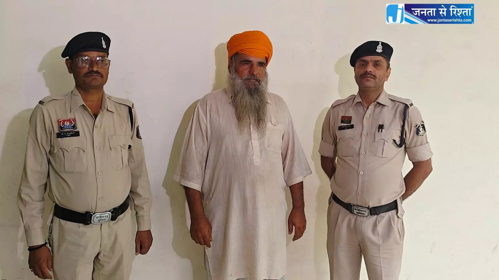 ड्राइवर के वेश में तस्कर, आमानाका में मालवाहक से अफीम और डोडा जब्त ड्राइवर के वेश में तस्कर, आमानाका में मालवाहक से अफीम और डोडा जब्त