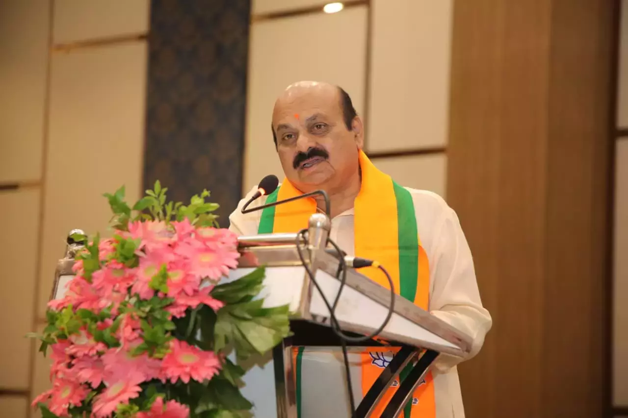 Karnataka: इंडीज गठबंधन को संविधान पर बोलने का कोई नैतिक अधिकार नहीं है: बसवराज बोम्मई Karnataka: इंडीज गठबंधन को संविधान पर बोलने का कोई नैतिक अधिकार नहीं है: बसवराज बोम्मई