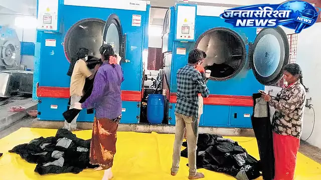 Bellary : पानी संकट से जींस वॉशिंग इंडस्ट्री प्रभावित, कई यूनिट्स में उत्पादन ठप Bellary : पानी संकट से जींस वॉशिंग इंडस्ट्री प्रभावित, कई यूनिट्स में उत्पादन ठप