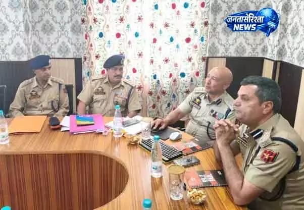 DIG ने Kashmir रेलवे नेटवर्क पर सुरक्षा तैयारियों की समीक्षा की DIG ने Kashmir रेलवे नेटवर्क पर सुरक्षा तैयारियों की समीक्षा की
