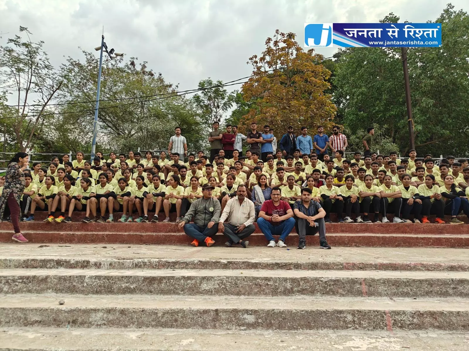 कमिश्नर ने महादेवघाट में छत्तीसगढ एकेडमी के बच्चो को स्वच्छ सर्वेक्षण को लेकर किया जागरूक कमिश्नर ने महादेवघाट में छत्तीसगढ एकेडमी के बच्चो को स्वच्छ सर्वेक्षण को लेकर किया जागरूक