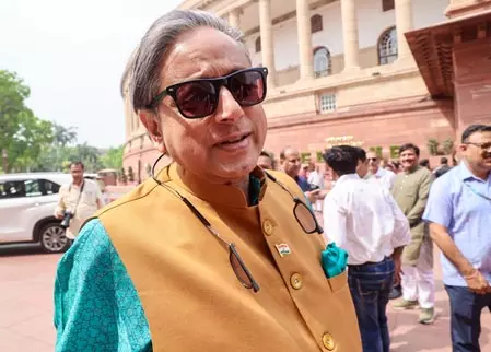 दिल्ली हाईकोर्ट ने शशि थरूर के एआई-जनरेटेड फर्जी वीडियो हटाने का दिया आदेश दिल्ली हाईकोर्ट ने शशि थरूर के एआई-जनरेटेड फर्जी वीडियो हटाने का दिया आदेश