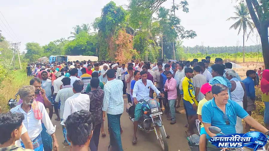 KSRTC बस हादसा: चन्नागिरी में बस पलटी, 1 छात्र की मौत, 30 से ज्यादा घायल KSRTC बस हादसा: चन्नागिरी में बस पलटी, 1 छात्र की मौत, 30 से ज्यादा घायल