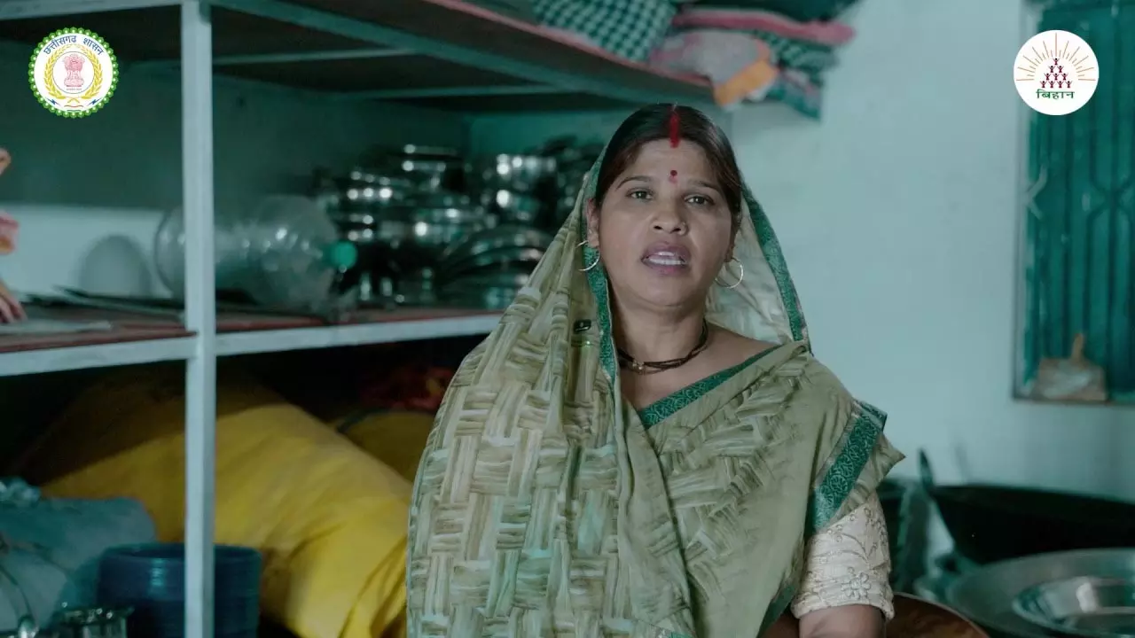 चूल्हे-चौके से बिजनेस तक गायत्री समूह की 12 महिलाओं ने टेंट हाउस के जरिए लिखी सफलता की नई दास्तां चूल्हे-चौके से बिजनेस तक गायत्री समूह की 12 महिलाओं ने टेंट हाउस के जरिए लिखी सफलता की नई दास्तां