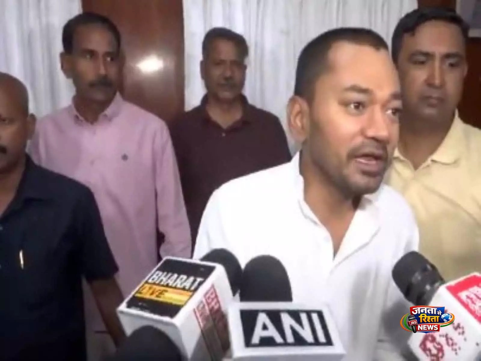 बिहार: JDU नेता निशांत कुमार ने स्वास्थ्य मंत्री का पदभार संभाला बिहार: JDU नेता निशांत कुमार ने स्वास्थ्य मंत्री का पदभार संभाला