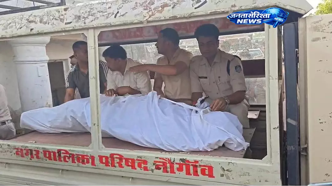 Chhatarpur : हेड कांस्टेबल ने पुलिस चौकी के अंदर की आत्महत्या, विभाग में मचा हड़कंप Chhatarpur : हेड कांस्टेबल ने पुलिस चौकी के अंदर की आत्महत्या, विभाग में मचा हड़कंप