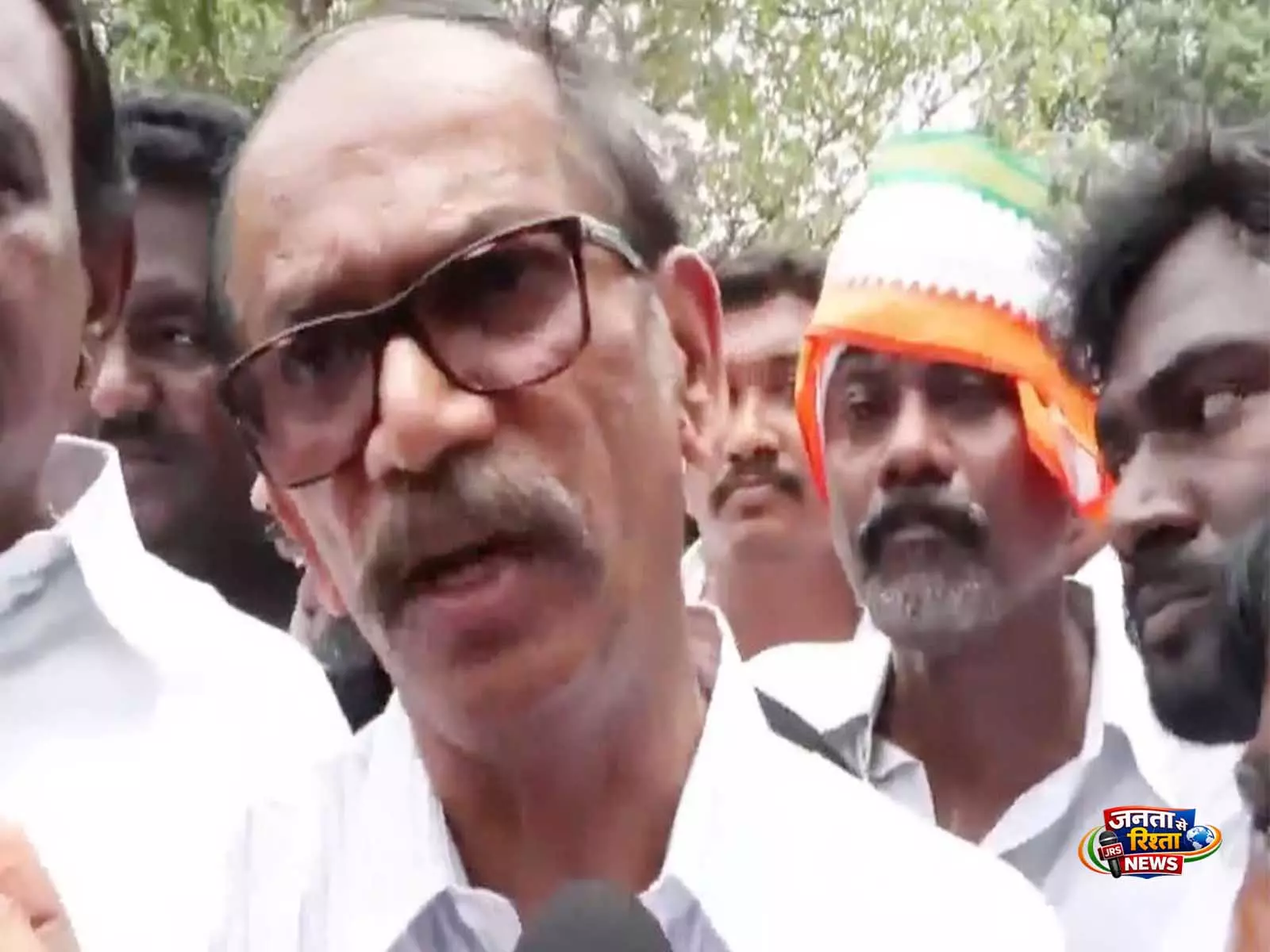 तमिलनाडु में राज्यपाल के खिलाफ Congress का प्रदर्शन, गिरीश चोडनकर बोले– लोकतंत्र और संविधान पर हमला तमिलनाडु में राज्यपाल के खिलाफ Congress का प्रदर्शन, गिरीश चोडनकर बोले– लोकतंत्र और संविधान पर हमला