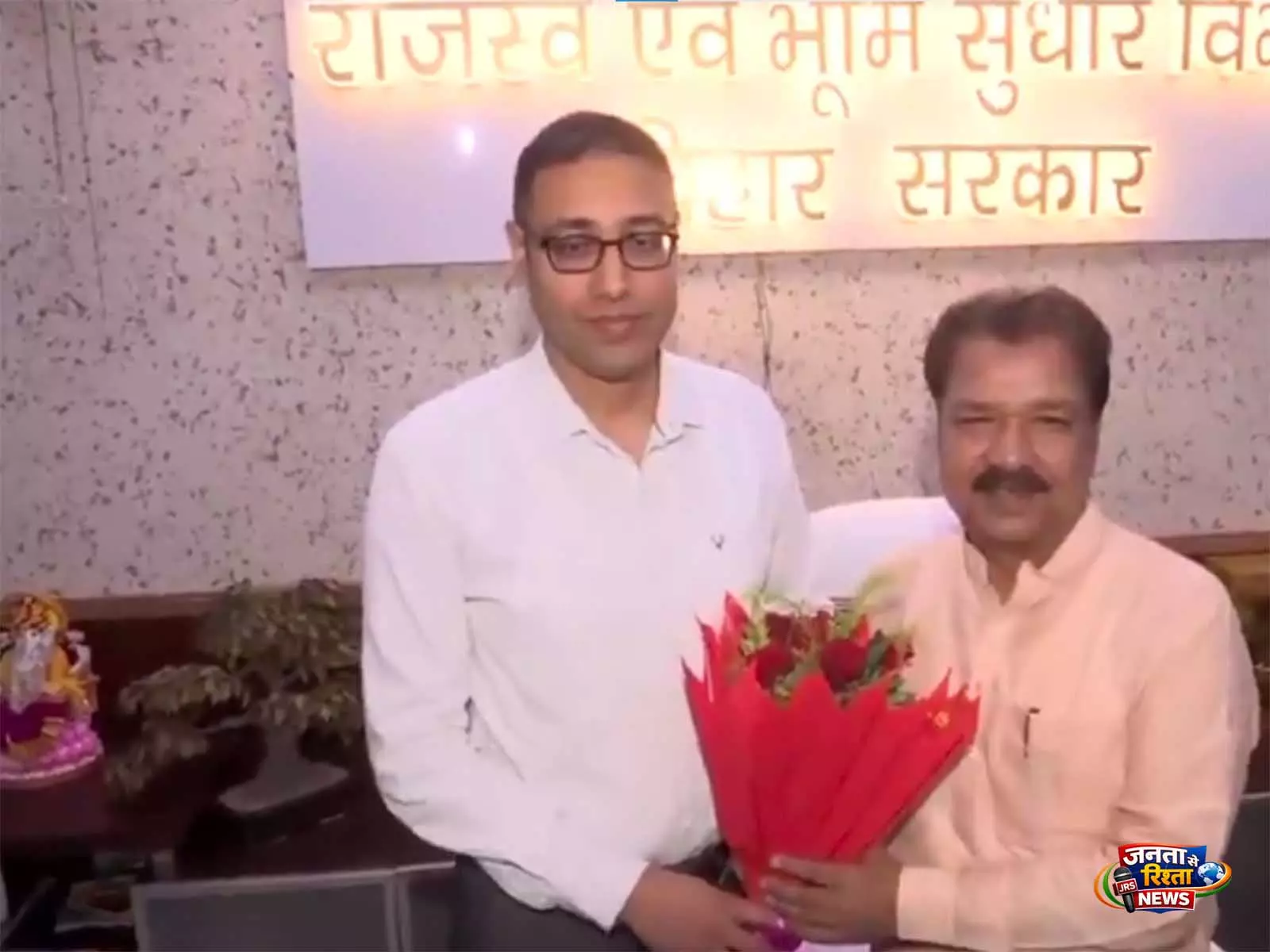 बिहार: BJP नेता दिलीप जायसवाल ने राजस्व एवं भूमि सुधार मंत्री का कार्यभार संभाला बिहार: BJP नेता दिलीप जायसवाल ने राजस्व एवं भूमि सुधार मंत्री का कार्यभार संभाला