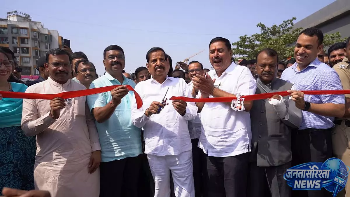 Naringi फ्लाईओवर आम जनता के लिए खुला, विरार में ट्रैफिक जाम से राहत की उम्मीद Naringi फ्लाईओवर आम जनता के लिए खुला, विरार में ट्रैफिक जाम से राहत की उम्मीद