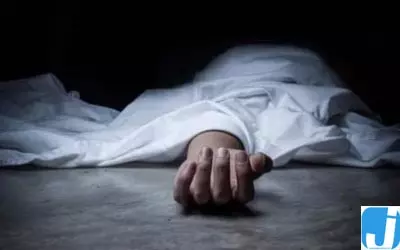 मरम्मत के दौरान ढही जर्जर मकान की दीवार, दो की मौत मरम्मत के दौरान ढही जर्जर मकान की दीवार, दो की मौत