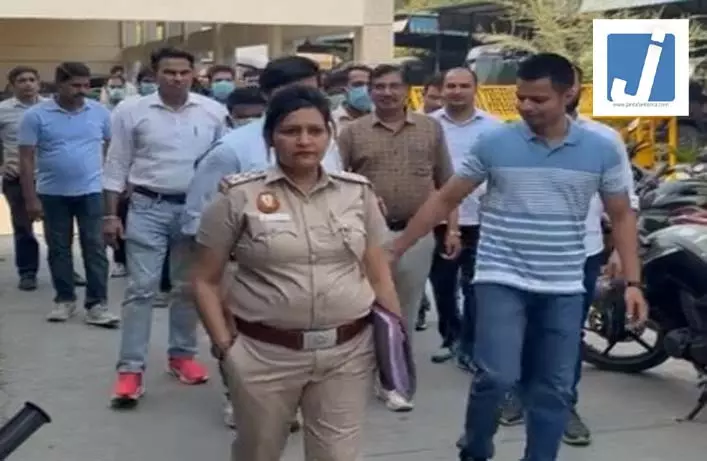 ऑनलाइन ठगी: लोगों को करोड़ों का चूना लगा रहे थे, 14 आरोपी गिरफ्तार ऑनलाइन ठगी: लोगों को करोड़ों का चूना लगा रहे थे, 14 आरोपी गिरफ्तार