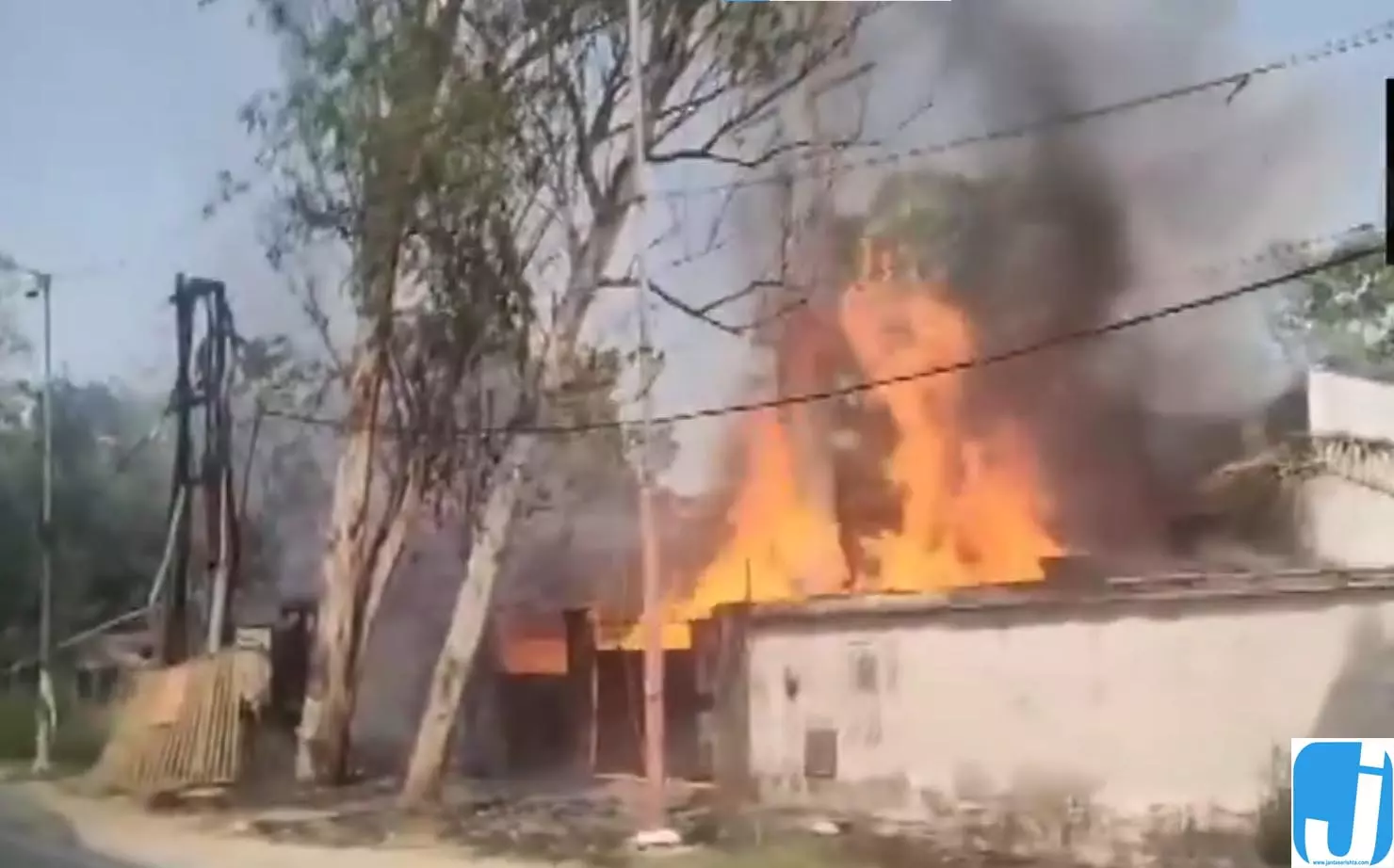 केमिकल ड्रम में लगी आग, दमकल विभाग ने पाया काबू केमिकल ड्रम में लगी आग, दमकल विभाग ने पाया काबू