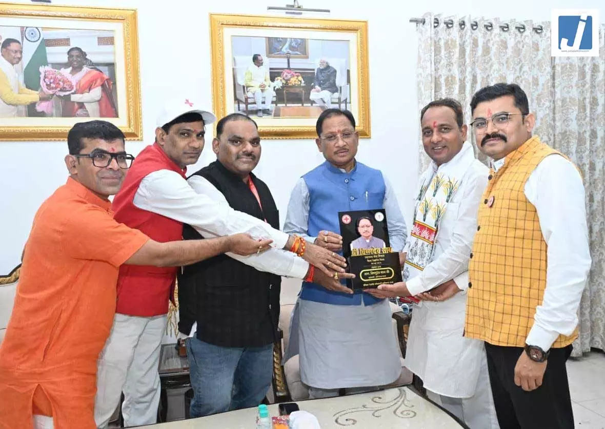 मुख्यमंत्री विष्णु देव साय से भारतीय रेडक्रास सोसायटी के पदाधिकारियों ने की सौजन्य भेंट मुख्यमंत्री विष्णु देव साय से भारतीय रेडक्रास सोसायटी के पदाधिकारियों ने की सौजन्य भेंट