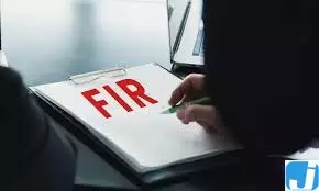 युवक से मारपीट, सोना गिरवी के पैसे को लेकर कार में ले जाकर हमला युवक से मारपीट, सोना गिरवी के पैसे को लेकर कार में ले जाकर हमला