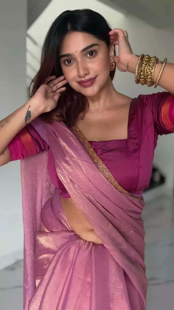 न्यू लुक में नजर आई सुजैन शेरोन