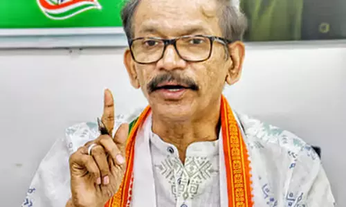 तमिलनाडु में कांग्रेस का प्रदर्शन, थावेका समर्थन और सरकार गठन को लेकर गवर्नर पर सवाल