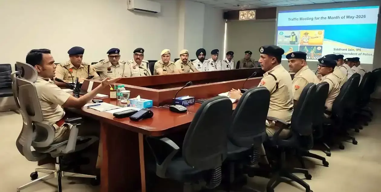 Hisar: ट्रैफिक व्यवस्था सुधारने पर दिया जोर, ट्रैफिक व्यवस्था बनाए रखने के निर्देश जारी Hisar: ट्रैफिक व्यवस्था सुधारने पर दिया जोर, ट्रैफिक व्यवस्था बनाए रखने के निर्देश जारी