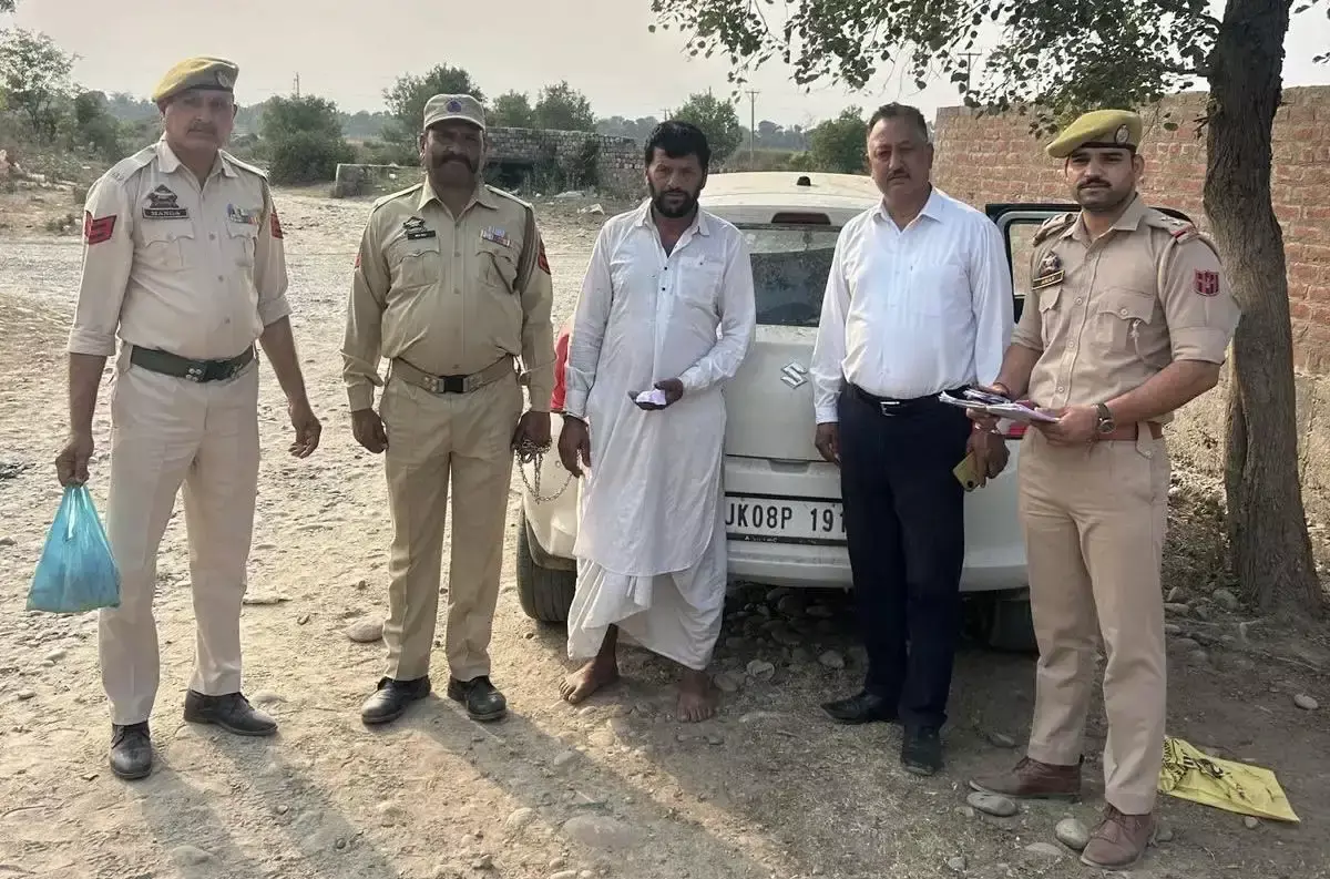 Kathua: चडवाल में ड्रग्स के साथ तस्कर पकड़ा गया Kathua: चडवाल में ड्रग्स के साथ तस्कर पकड़ा गया