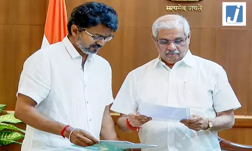 तमिलनाडु सरकार गठन पर फंसा पेंच, राष्ट्रपति शासन की अटकलें तेज तमिलनाडु सरकार गठन पर फंसा पेंच, राष्ट्रपति शासन की अटकलें तेज