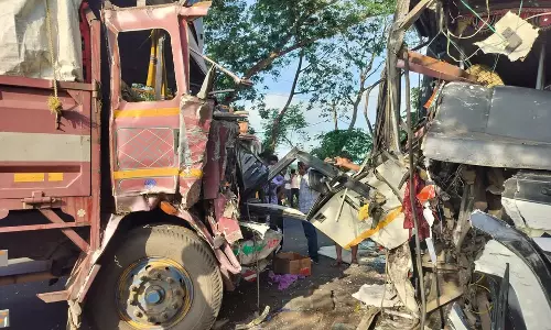 Ganjam : बस-ट्रक की आमने-सामने टक्कर में एक की मौत, 15 से अधिक घायल Ganjam : बस-ट्रक की आमने-सामने टक्कर में एक की मौत, 15 से अधिक घायल