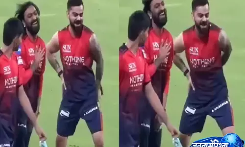 IPL 2026 ट्रेनिंग: विराट कोहली के चीकी स्टेप्स से RCB टीम में हंसी का माहौल IPL 2026 ट्रेनिंग: विराट कोहली के चीकी स्टेप्स से RCB टीम में हंसी का माहौल