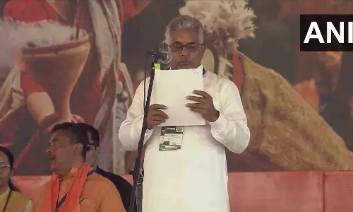 दिलीप घोष ने ली मंत्री पद की शपथ दिलीप घोष ने ली मंत्री पद की शपथ