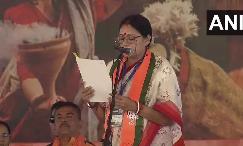 अग्निमित्रा पॉल ने भी ली मंत्री पद की शपथ, VIDEO अग्निमित्रा पॉल ने भी ली मंत्री पद की शपथ, VIDEO