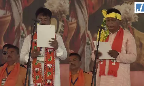 अशोक कीर्तनिया और क्षुदीराम टुडू का भी शपथ ग्रहण, VIDEO अशोक कीर्तनिया और क्षुदीराम टुडू का भी शपथ ग्रहण, VIDEO