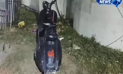 Delhi: सुरक्षा खतरे के बीच सेना ठिकाने के पास स्कूटर ज़ब्त, ड्राइवर फरार Delhi: सुरक्षा खतरे के बीच सेना ठिकाने के पास स्कूटर ज़ब्त, ड्राइवर फरार