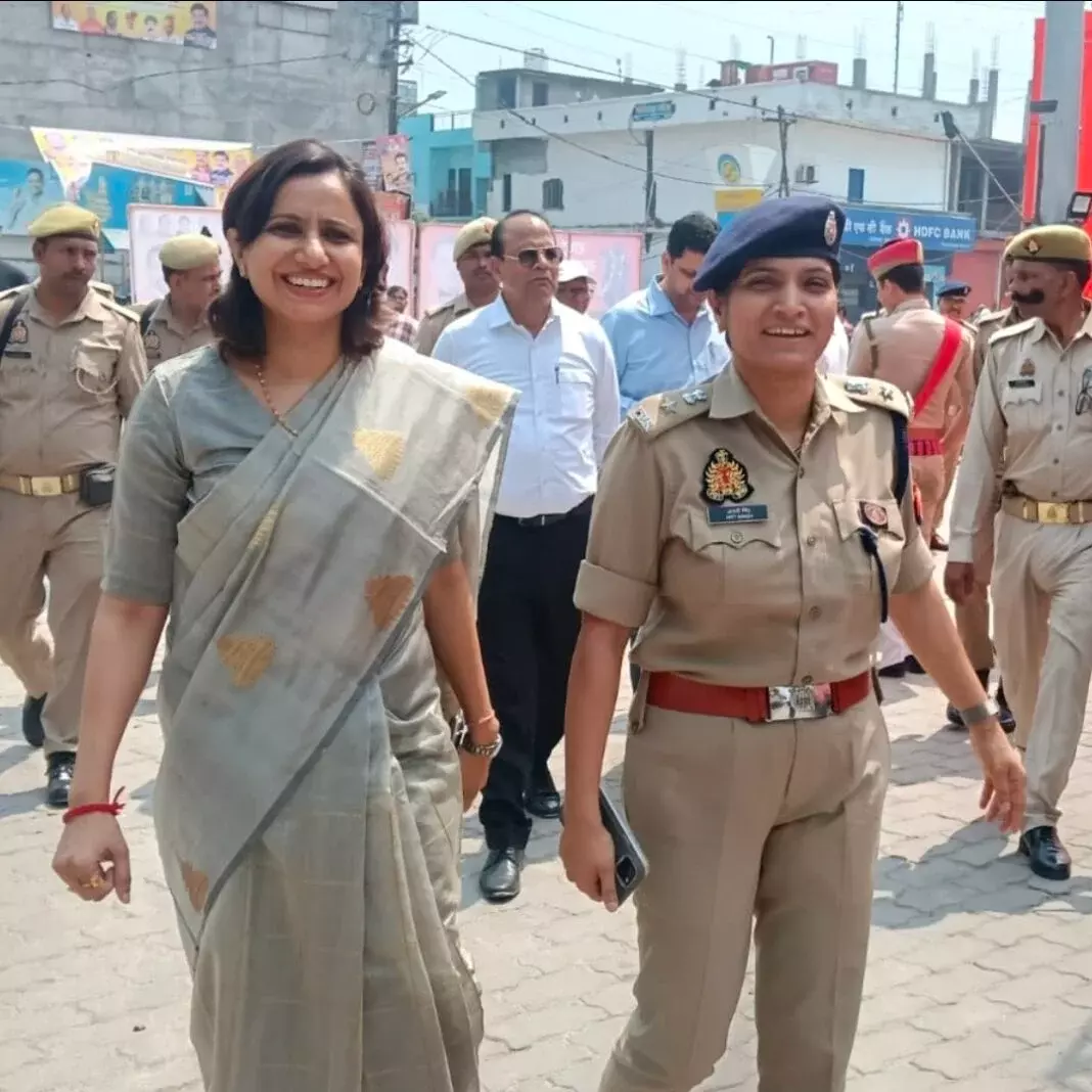 Farrukhabad: रोडवेज पर जयघोष से माहौल उत्सवमय, रोडवेज में उत्साह Farrukhabad: रोडवेज पर जयघोष से माहौल उत्सवमय, रोडवेज में उत्साह
