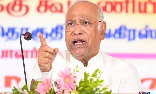 Kharge ने गोपाल कृष्ण गोखले की 160वीं जयंती पर दी श्रद्धांजलि, गांधी की प्रशंसा को किया याद Kharge ने गोपाल कृष्ण गोखले की 160वीं जयंती पर दी श्रद्धांजलि, गांधी की प्रशंसा को किया याद