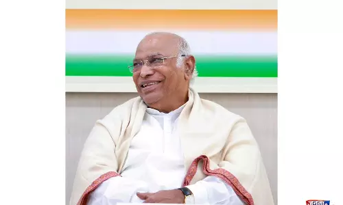 Mallikarjun Kharge ने रवींद्रनाथ टैगोर की जयंती पर उन्हें श्रद्धांजलि अर्पित की Mallikarjun Kharge ने रवींद्रनाथ टैगोर की जयंती पर उन्हें श्रद्धांजलि अर्पित की