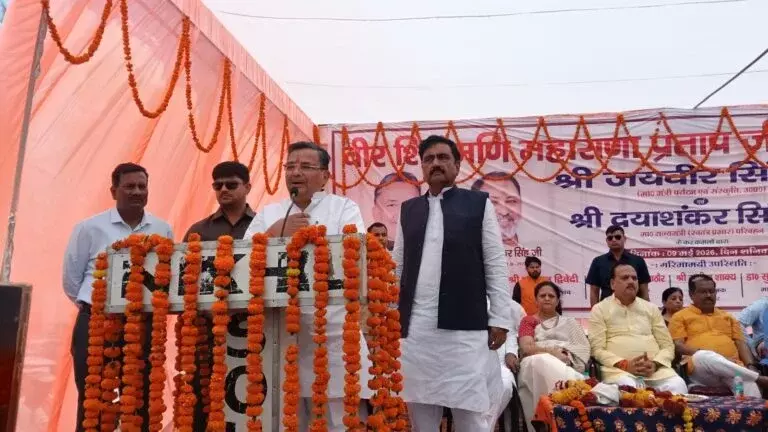 Farrukhabad: पर्यटन मंत्री जयवीर सिंह ने प्रतिमा का लोकार्पण किया Farrukhabad: पर्यटन मंत्री जयवीर सिंह ने प्रतिमा का लोकार्पण किया