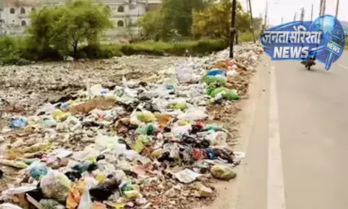 Kodikulam पंचायत में अवैध कचरा डंपिंग से हंगामा, एक हफ्ते बाद भी नहीं हुआ सफाई Kodikulam पंचायत में अवैध कचरा डंपिंग से हंगामा, एक हफ्ते बाद भी नहीं हुआ सफाई