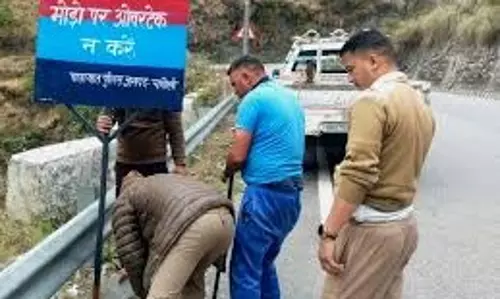 Haridwar: चारधाम मार्ग पर चेकिंग तेज, यातायात नियम तोड़ने वालों पर कार्रवाई Haridwar: चारधाम मार्ग पर चेकिंग तेज, यातायात नियम तोड़ने वालों पर कार्रवाई