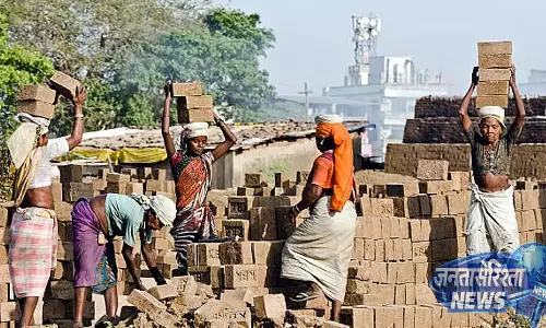 सरकार का सख्त निर्देश: कॉन्ट्रैक्टर समय पर दें वेतन, लापरवाही पर ब्लैकलिस्ट की चेतावनी सरकार का सख्त निर्देश: कॉन्ट्रैक्टर समय पर दें वेतन, लापरवाही पर ब्लैकलिस्ट की चेतावनी