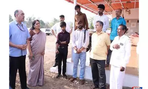 मत्स्य पालन सचिव लिखी ने Maharashtra में भारत के पहले सजावटी मछली ब्रूड बैंक का दौरा किया