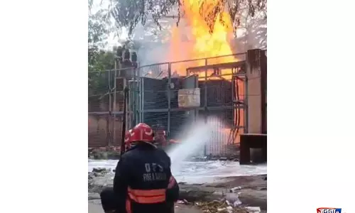 Delhi: कोपरनिकस मार्ग पर प्रसार भारती सचिवालय में ट्रांसफ़ॉर्मर में आग लगी