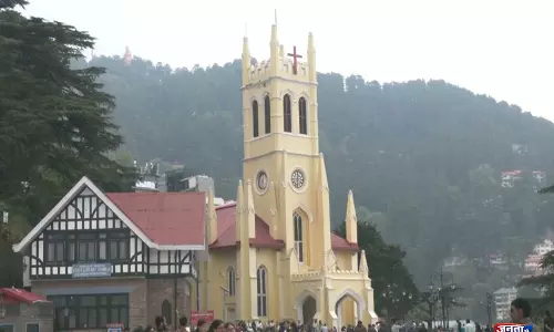 सुहावने मौसम से मिली राहत के बीच, वीकेंड बुकिंग 90 प्रतिशत तक पहुँचने से Shimla में पर्यटकों की भीड़ उमड़ पड़ी