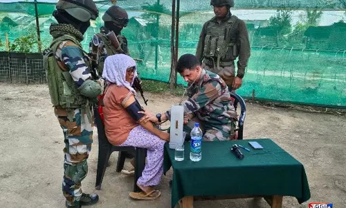 Manipur: कामजोंग में असम राइफल्स ने अपहृत महिलाओं को सुरक्षित बचाया Manipur: कामजोंग में असम राइफल्स ने अपहृत महिलाओं को सुरक्षित बचाया