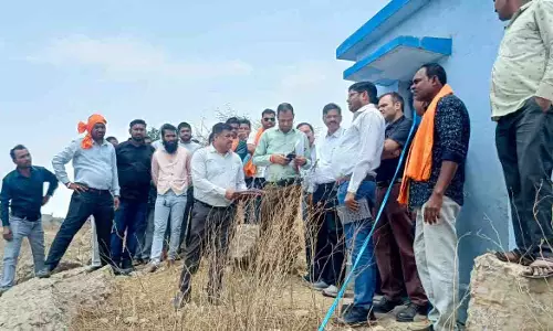 तालाबों में पानी भरने जिला प्रशासन की पहल, बंद खदान से पाइप से लिफ्ट कर तालाबों में भरा गया पानी