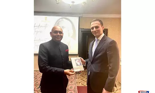 Azerbaijan में भारतीय दूतावास ने मनाई रवींद्रनाथ टैगोर जयंती, काव्य उत्सव बना आकर्षण Azerbaijan में भारतीय दूतावास ने मनाई रवींद्रनाथ टैगोर जयंती, काव्य उत्सव बना आकर्षण