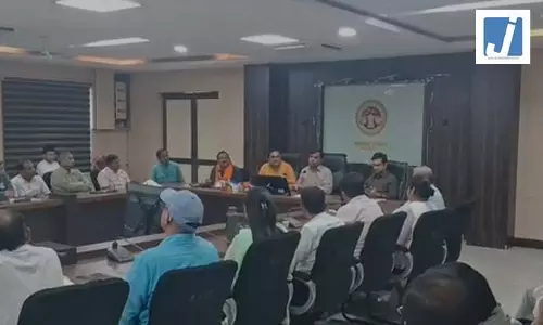 कलेक्टर और कर्मचारियों के बीच विवाद सुलझा, काम न होने पर तहदीलदार को लगाई थी फटकार