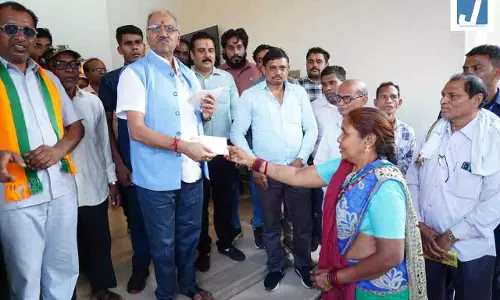 न धन की कमी से रुकेगी पढ़ाई, न इलाज: सांसद बृजमोहन अग्रवाल ने 200 हितग्राहियों को दिए 20 लाख के अनुदान न धन की कमी से रुकेगी पढ़ाई, न इलाज: सांसद बृजमोहन अग्रवाल ने 200 हितग्राहियों को दिए 20 लाख के अनुदान