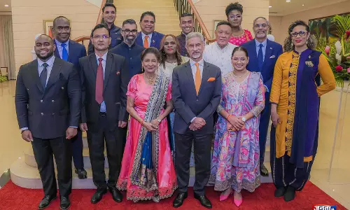 Jaishankar ने त्रिनिदाद और टोबैगो के प्रधानमंत्री से की द्विपक्षीय संबंधों पर चर्चा Jaishankar ने त्रिनिदाद और टोबैगो के प्रधानमंत्री से की द्विपक्षीय संबंधों पर चर्चा