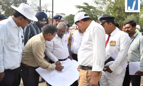 महाप्रबंधक ने स्टेशन री-डेवलपमेंट एवं अमृत भारत योजना के तहत निर्माणाधीन स्टेशनों के कार्यों का निरीक्षण किया महाप्रबंधक ने स्टेशन री-डेवलपमेंट एवं अमृत भारत योजना के तहत निर्माणाधीन स्टेशनों के कार्यों का निरीक्षण किया