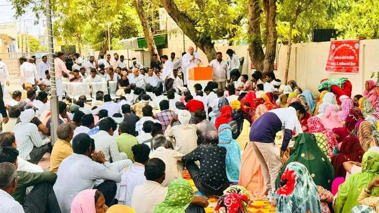 Hisar: सफाई कर्मचारियों के मुद्दों पर सरकार को घेरा Hisar: सफाई कर्मचारियों के मुद्दों पर सरकार को घेरा