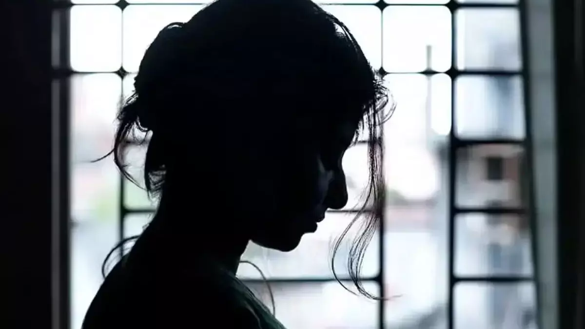 बड़े भाई ने बहू से किया रेप तो छोटे भाई ने किया सुसाइड, पीड़िता सदमे में बड़े भाई ने बहू से किया रेप तो छोटे भाई ने किया सुसाइड, पीड़िता सदमे में