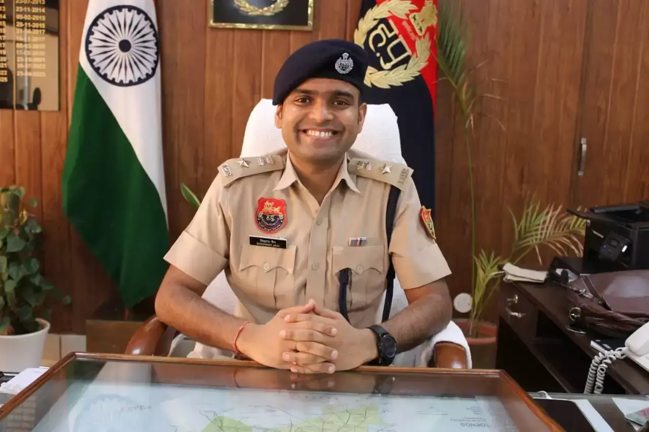 Hisar: मतदान से पहले सुरक्षा व्यवस्था चाक-चौबंद Hisar: मतदान से पहले सुरक्षा व्यवस्था चाक-चौबंद